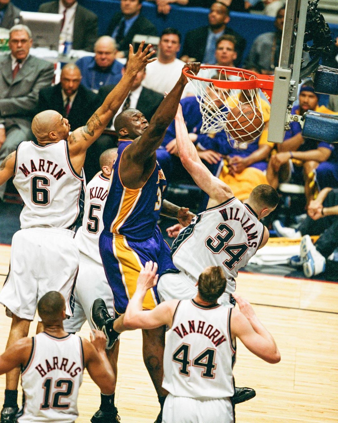 她的气质既 她的气质既