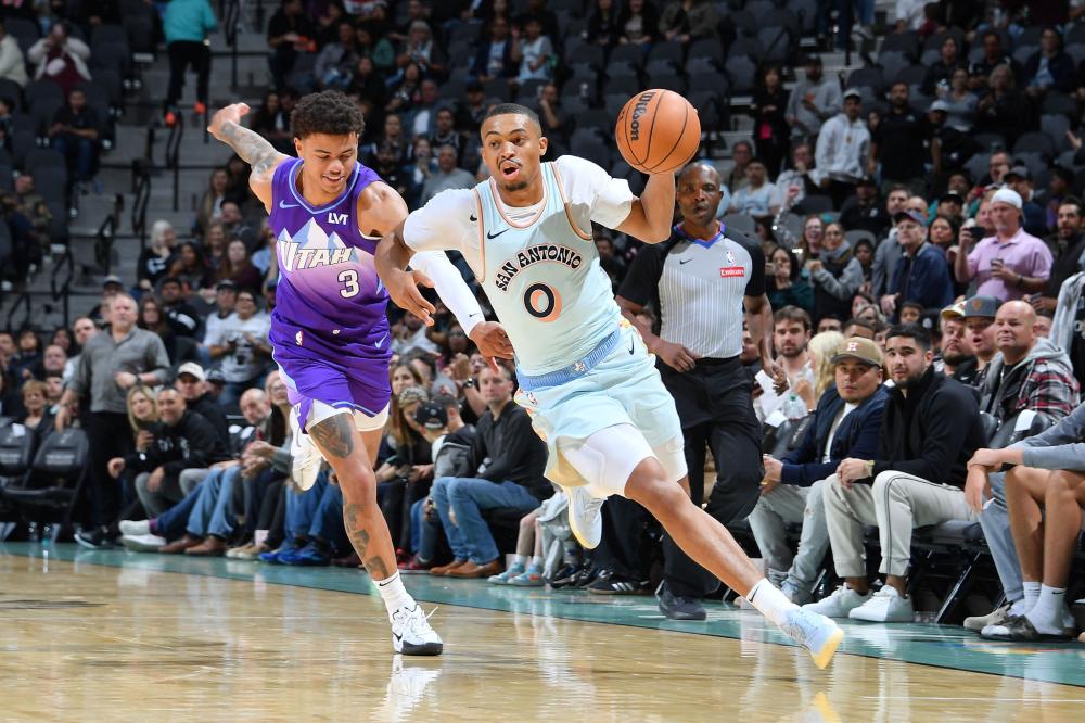 赛中展现他 赛中展现他