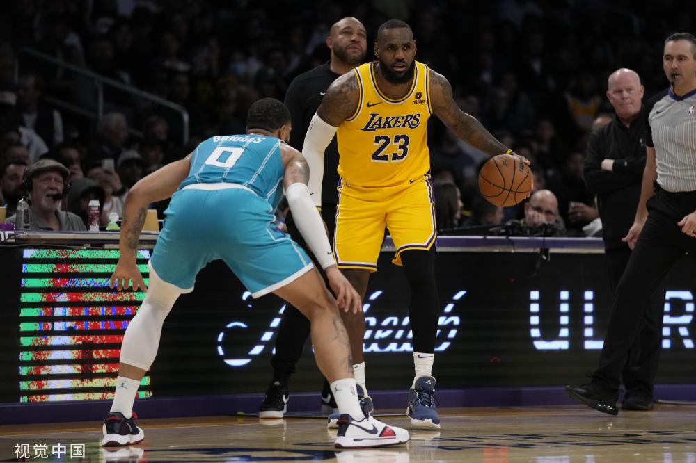 这位篮球巨 这位篮球巨